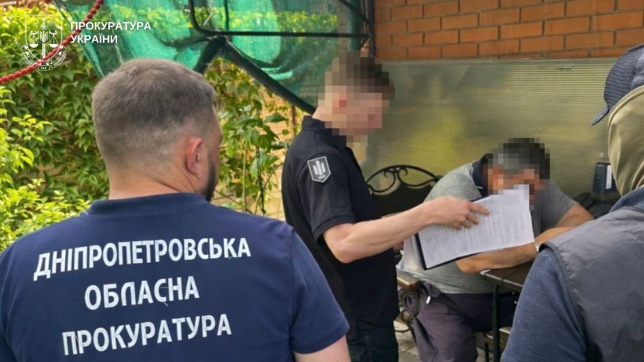 Обещал "облегчить" условия в колонии за $1200: в Днепропетровской области сообщено о подозрении экспосадовцу юстиции