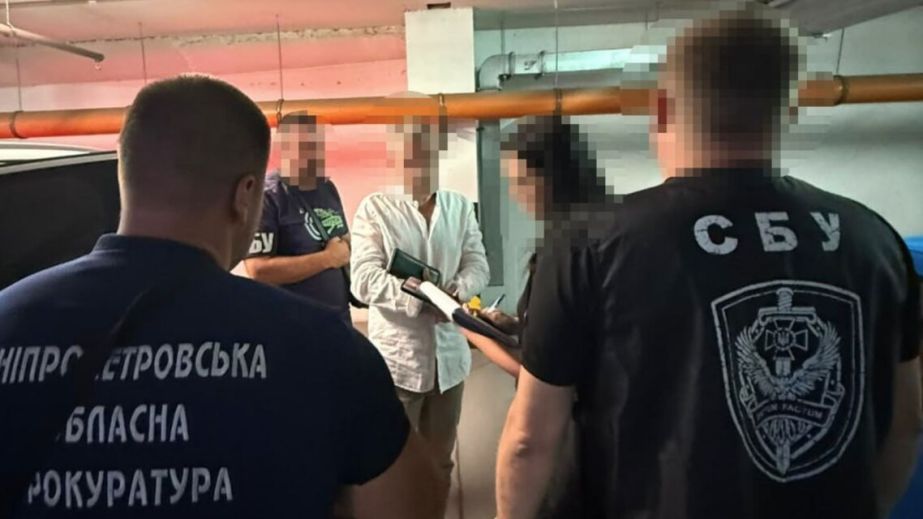 Фіктивна операція за $23 000: у Дніпрі затримали чоловіка, який обіцяв "купити" рішення ВЛК (ФОТО)
