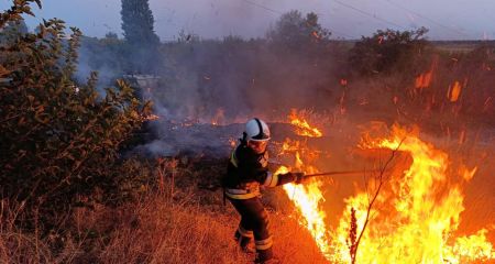 Минулої доби вогнеборці здійснили понад 80 виїздів для гасіння пожеж на Дніпропетровщині