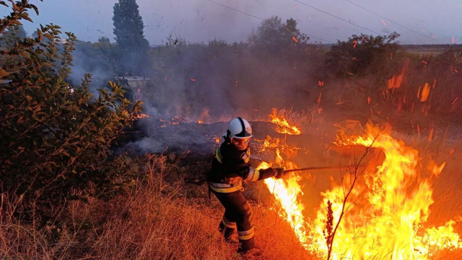 Минулої доби вогнеборці здійснили понад 80 виїздів для гасіння пожеж на Дніпропетровщині