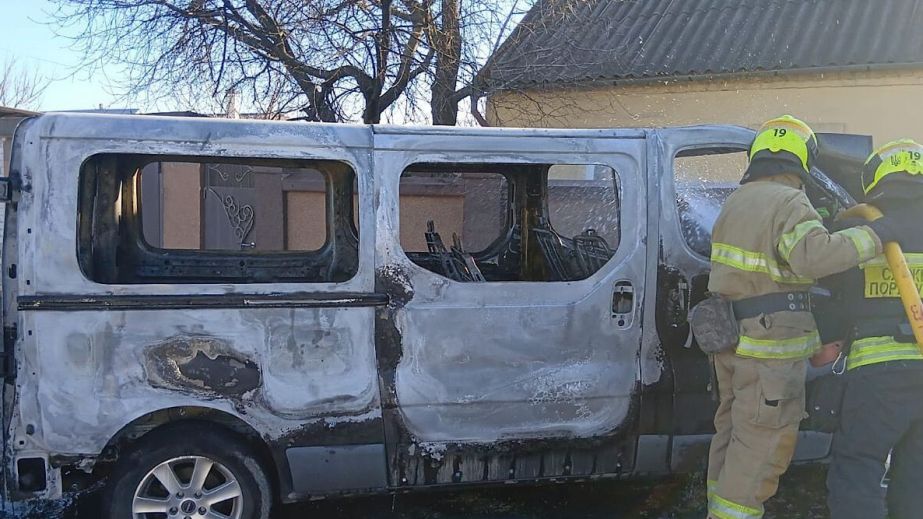 В Днепре мужчина приревновал женщину и сжег бус знакомого (ФОТО)