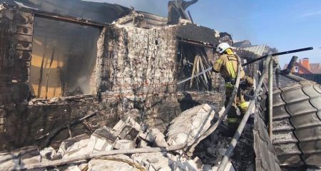 Загорелись магазины,...