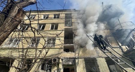 "Шахедная" атака на Днепр 26 марта: в многоэтажке бушует пожар, пять человек ранены (ФОТО, ВИДЕО)