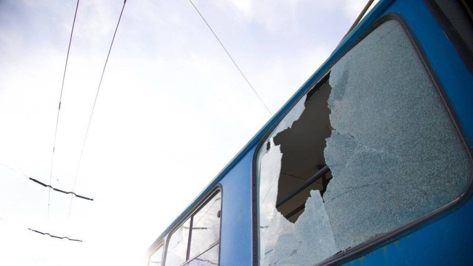Росіяни атакували Дніпро "шахедами": понівечено тролейбус, постраждав чоловік (ФОТО)