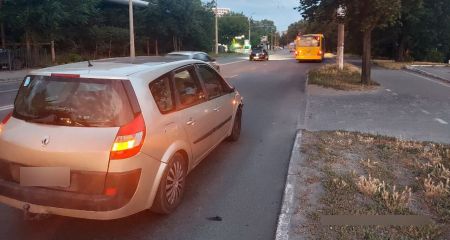 В Днепре пьяный водитель легковушки влетел в автобус