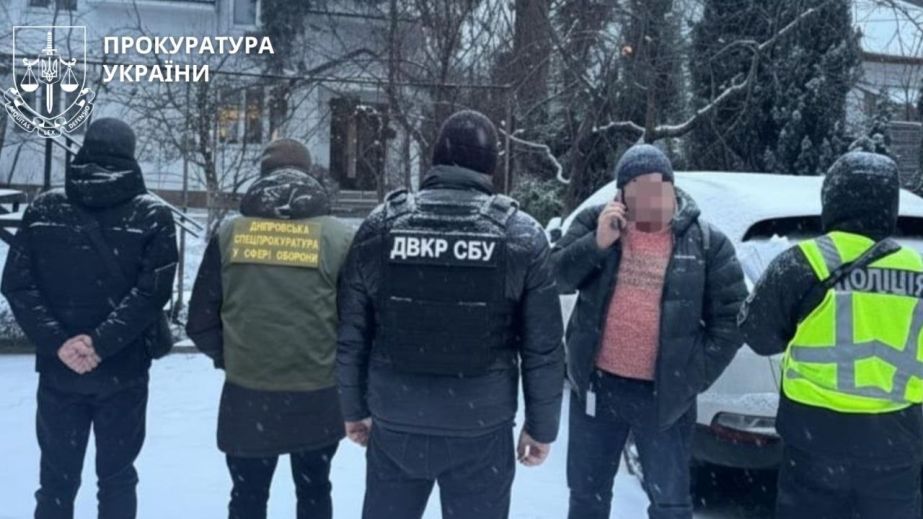 Переплатив удвічі за зимові куртки: екскомандира військової частини на Дніпропетровщині судитимуть за збитки у 36,6 млн грн (ФОТО)