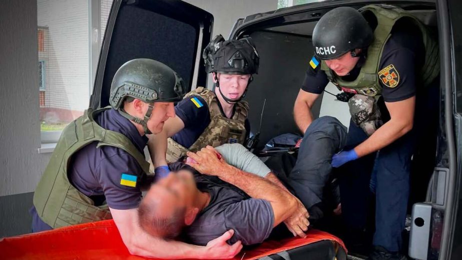 Війська РФ обстріляли вогнеборців під час гасіння пожежі на Нікопольщині: поранені троє рятувальників (ФОТО)