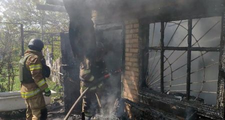 На Никопольщине в результате вражеского удара дроном загорелся дом (ФОТО)