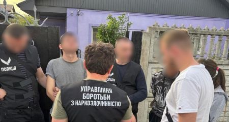 Изготовляли 15 кг психотропов ежемесячно: в Кривом Роге ликвидировали масштабную наркогруппировку (ФОТО, ВИДЕО)
