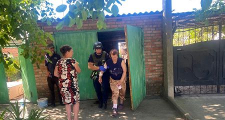 В Никополе россияне сбросили боеприпас на жилищный сектор: пострадала женщина (ФОТО)