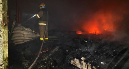 В ГСЧС показали кадры ликвидации последствий "шахедной" атаки на Днепр ночью 5 сентября (ФОТО)