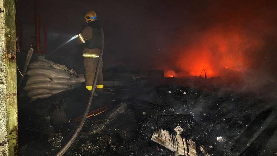 У ДСНС показали кадри ліквідації наслідків "шахедної" атаки на Дніпро вночі 5 вересня (ФОТО)
