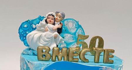 Любов крізь роки: у Дніпрі кондитер створив романтичний торт (ФОТО)