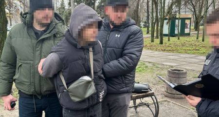 Требовал 300 тысяч з...