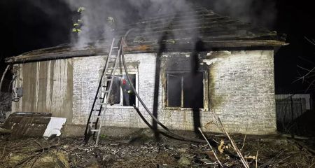 У Дніпрі під час пожежі у будинку отримав опіки чоловік