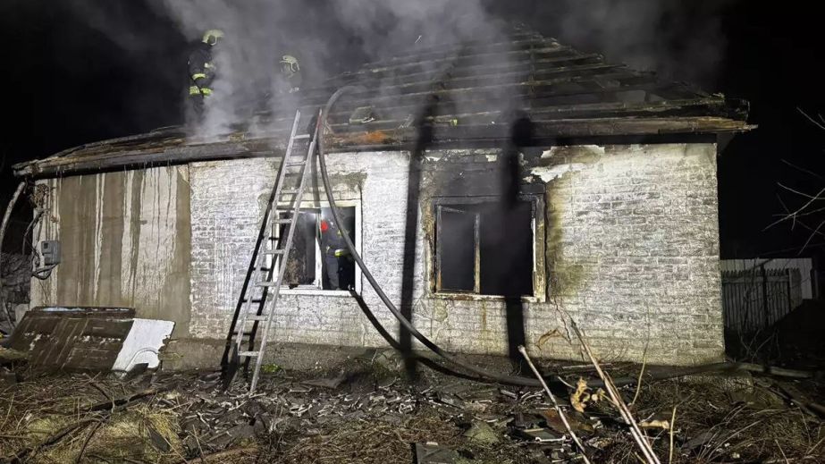 У Дніпрі під час пожежі у будинку отримав опіки чоловік