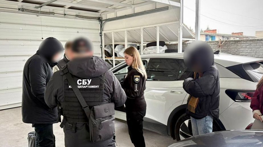 "Непридатність" за $10 000: у Дніпрі судитимуть лікарку та її сина (ФОТО)