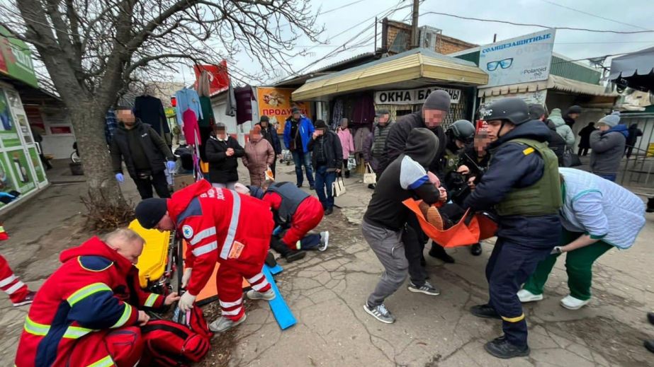 Россияне ударили по центральному рынку в Никополе (ФОТО)