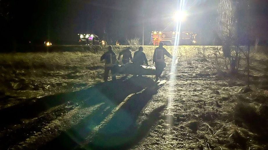 Були в кілометрі від берега: у Верхньодніпровську надзвичайники врятували двох підлітків на кризі (ФОТО)