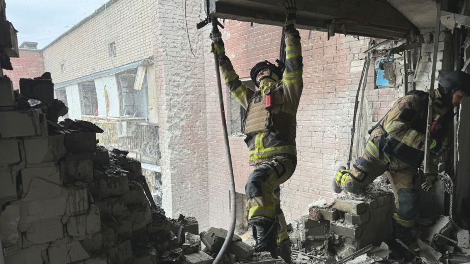 Вже троє дітей: у Дніпрі знову зросла кількість постраждалих внаслідок ранкового "шахедного" удару