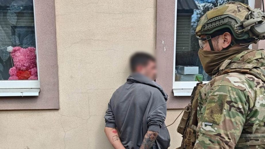 Наркотики в дитячих іграшках та блендерах: на Дніпропетровщині накрили інтернет-магазин із мільйонним обігом (ФОТО)