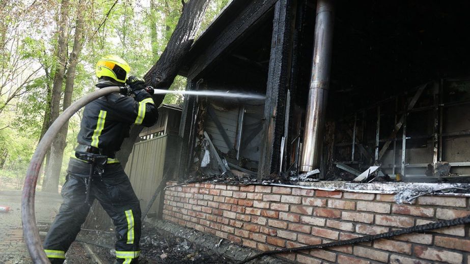 У Дніпрі згорів ресторан на проспекті Слобожанському (ФОТО, ВІДЕО)