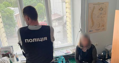 У Кам'янському лікарка вимагала у пацієнта 3 тисячі доларів за присвоєння інвалідності (ФОТО)