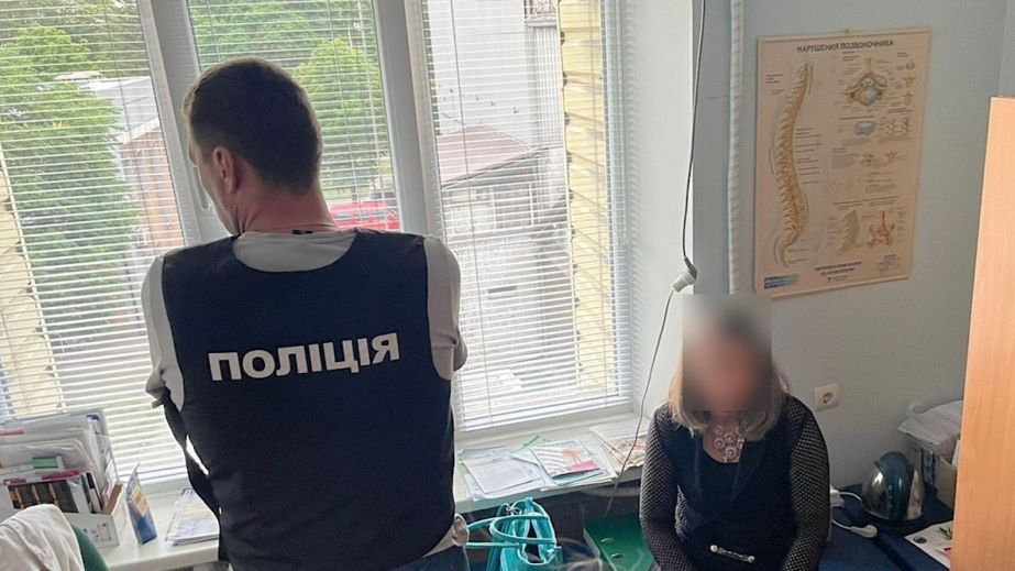 У Кам'янському лікарка вимагала у пацієнта 3 тисячі доларів за присвоєння інвалідності (ФОТО)