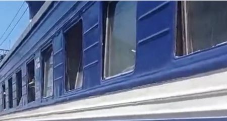 Ракетний удар по Дніпру: уламками посікло маму та дитину, які їхали у потягу (ВІДЕО)