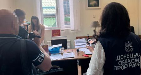 В Днепре разоблачили адвокатку, требовавшую 1500 долларов за "помощь" военному с демобилизацией