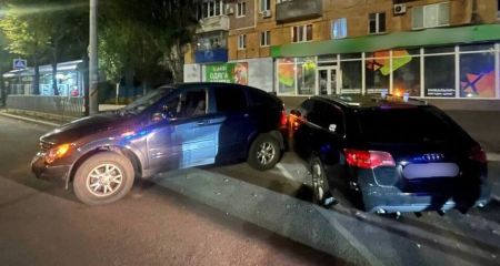 У Кривому Розі водій в'їхав у чуже авто і заявив, що випив після ДТП