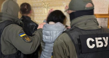 СБУ затримала дезертира та його спільницю, які виготовляли бомби для терактів на Дніпропетровщині