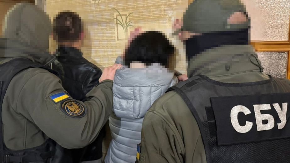 СБУ задержала дезертира и его сообщницу, которые изготавливали бомбы для терактов на Днепропетровщине