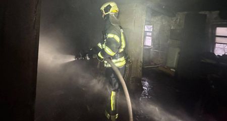 Під час пожежі у будинку у Дніпровському районі постраждали чоловік та жінка