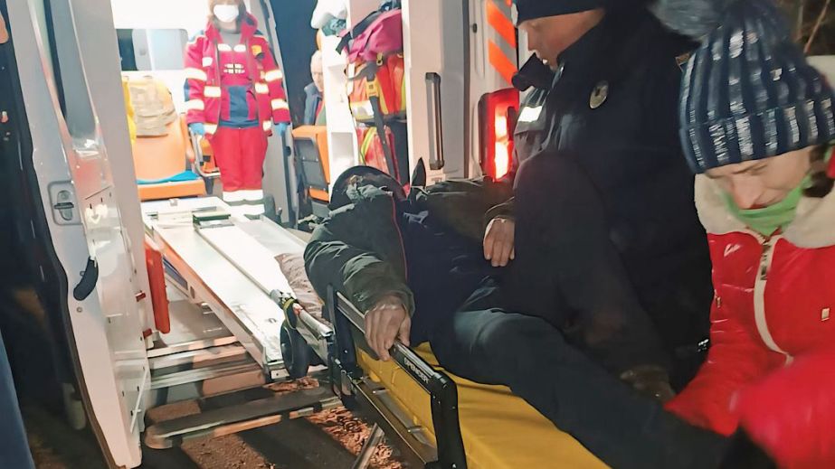 На Дніпропетровщині чоловік ледь не замерз насмерть у власній оселі (ФОТО)