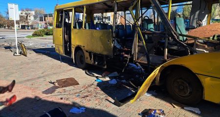 После удара по автобусу в Никополе в больницах остаются 8 человек: что известно об их состоянии