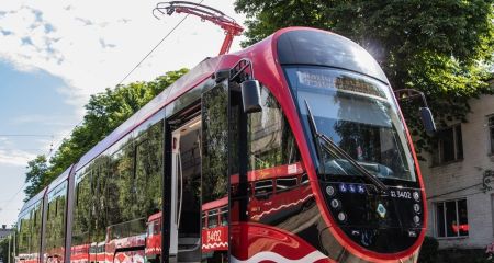 В Днепре на маршрут №1 вышел второй современный низкопольный трамвай (ФОТО)