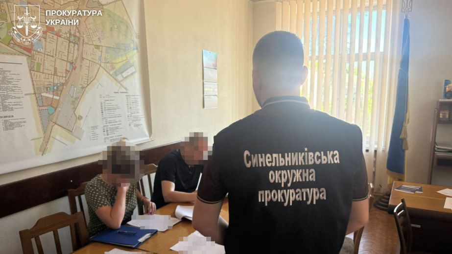 Посадовців на Дніпропетровщині підозрюють у купівлі тісного житла для 9 дітей за ціною, завищеною втричі