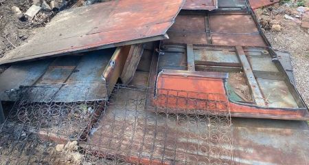 У Кривому Розі "на гарячому" затримали чоловіків, які різали метал на чужій дачі