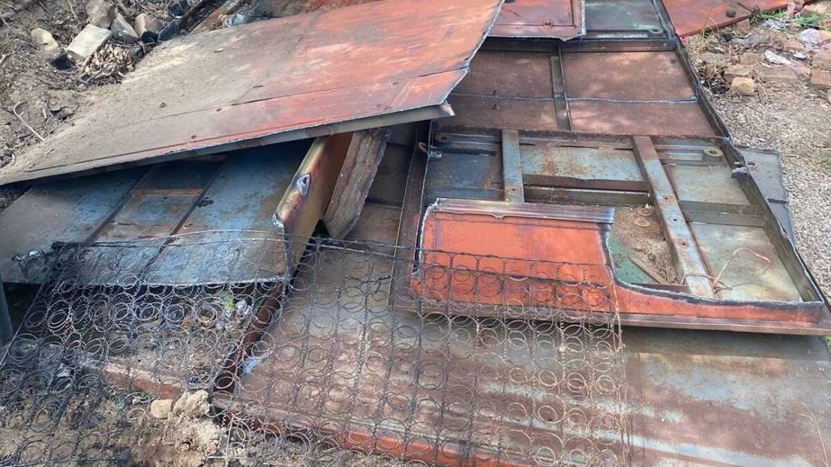 У Кривому Розі "на гарячому" затримали чоловіків, які різали метал на чужій дачі