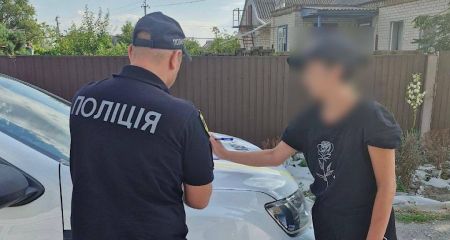 Поліція розшукала вандалку, яка пошкодила памʼятний знак у Підгородному