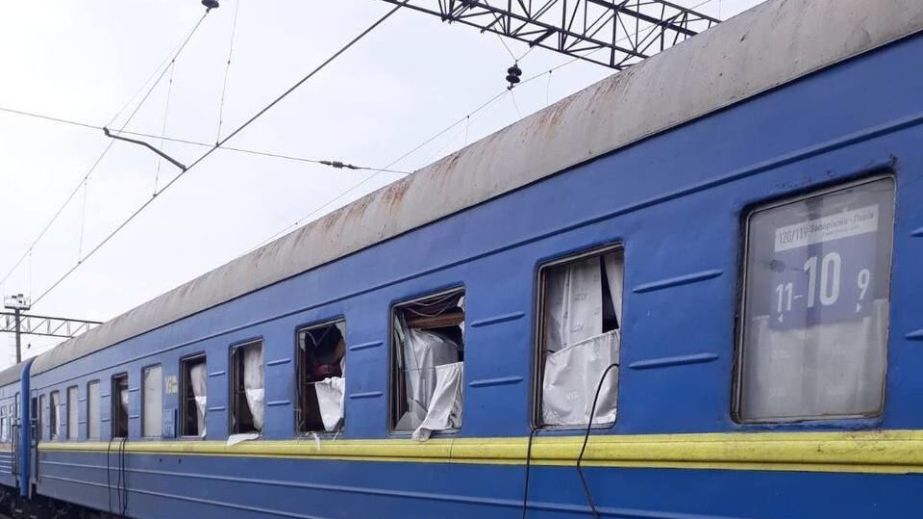В результате российской атаки по Днепру поврежден поезд Одесса-Запорожье (ВИДЕО)