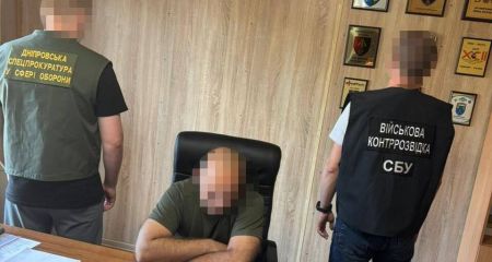 У Дніпрі начальник штабу незаконно нараховував виплати підлеглому, який не проходив службу