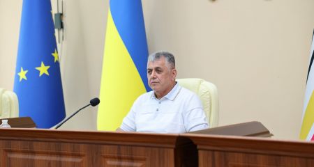В Пятихатках местный фермер ударил ножом в грудь мэра города