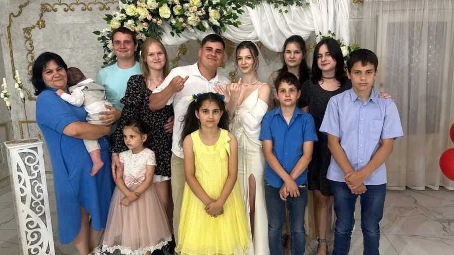 Под завалами ищут еще четырех детей и малыша: Зеленский о последствиях ракетного удара по многодетной семье под Кривым Рогом