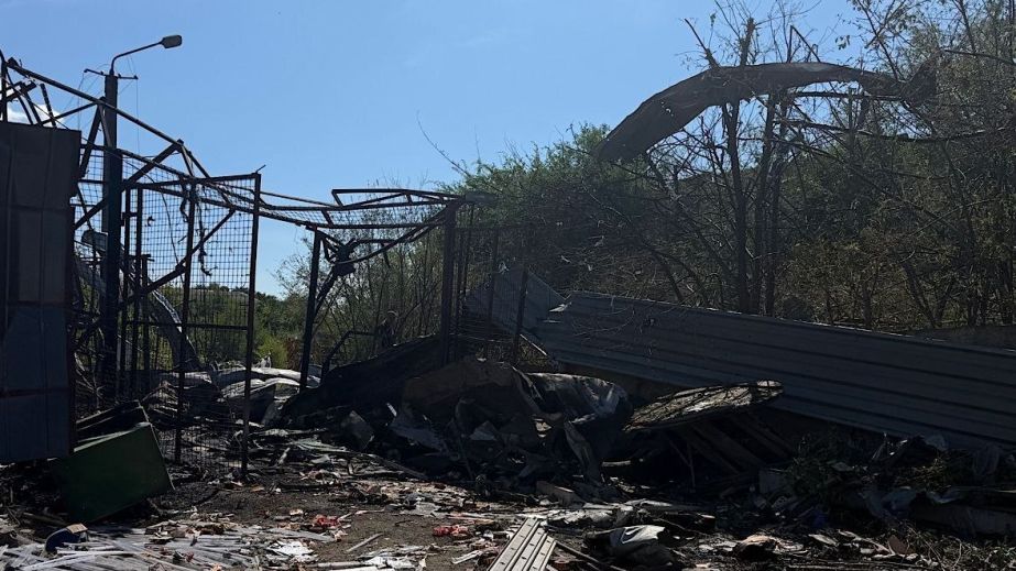 Ракета-дрон "Бандероль" уничтожила депо "Новой почты" в Днепре: погиб 27-летний водитель