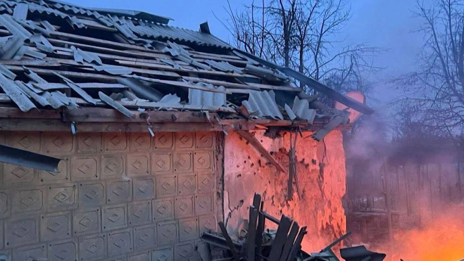 Пожежі та зруйновані будинки: в поліції показали наслідки ворожих атак на Дніпропетровщину за добу (ФОТО)