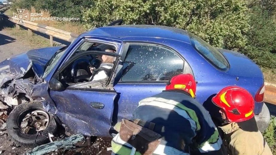 В Самаре столкнулись Daewoo и Geely: одну из женщин деблокировали спасатели, трое травмированных (ФОТО)