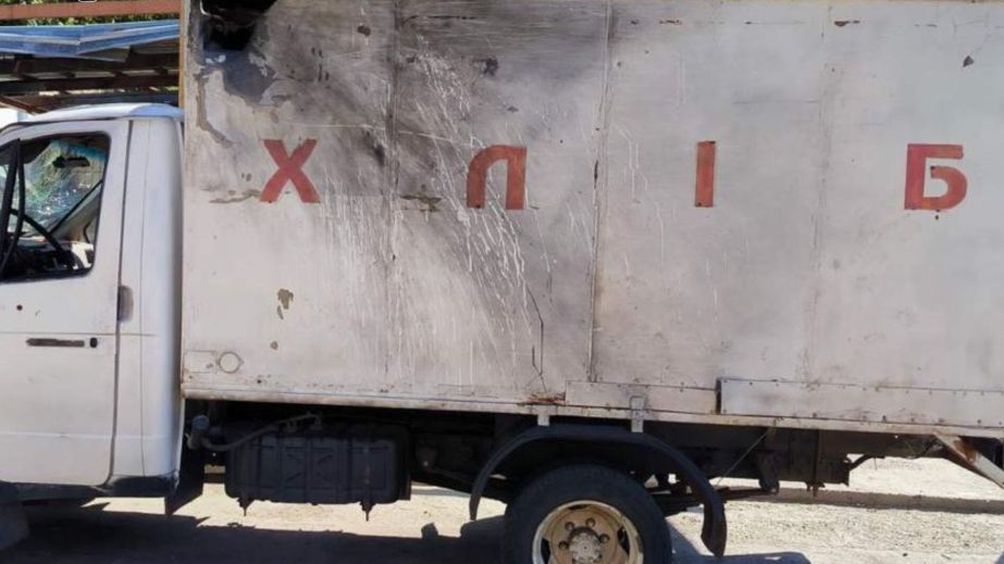 На Нікопольщині росіяни влучили дроном в автомобіль, що перевозив хліб