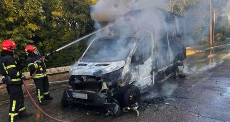 Вогонь охопив салон та моторний відсік: у Кривому Розі палала вантажівка